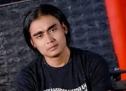 Profil Charly Van Houten: Menelusuri Nama Asli Sang Musisi